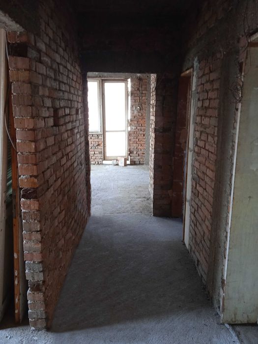 Етаж от къща продавам.