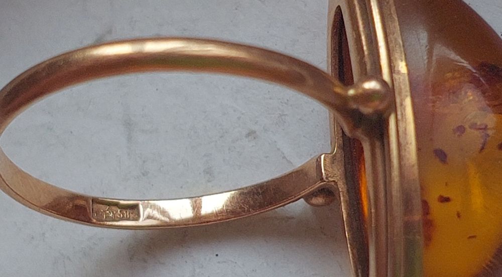 Продаётся кольцо с янтарем