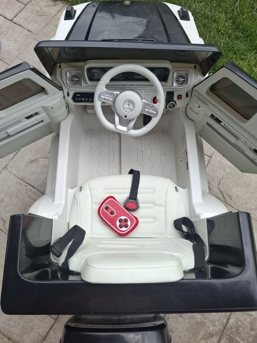 Mașinuța Mercedes Benz