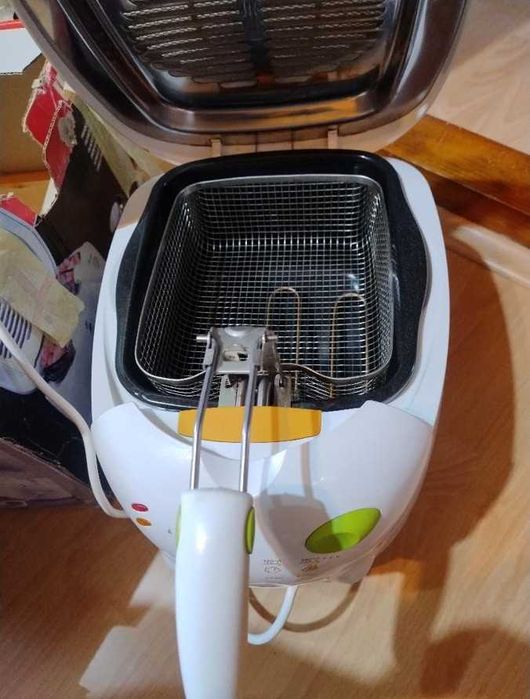 friteuza Ufesa 2200W noua in cutie