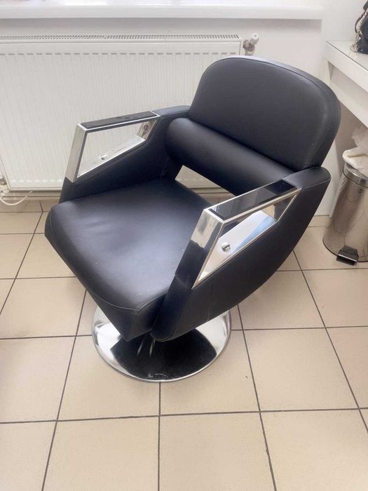 Scafă, scaun si masă coafor in condiții foarte bune