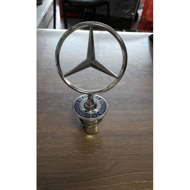 Емблема мерцедес Mercedes-Benz