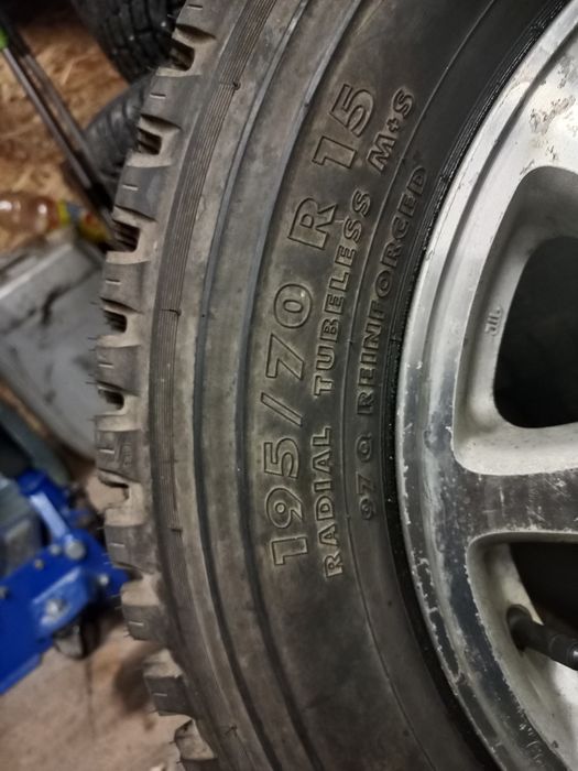 Продам шину одиночку на 15.