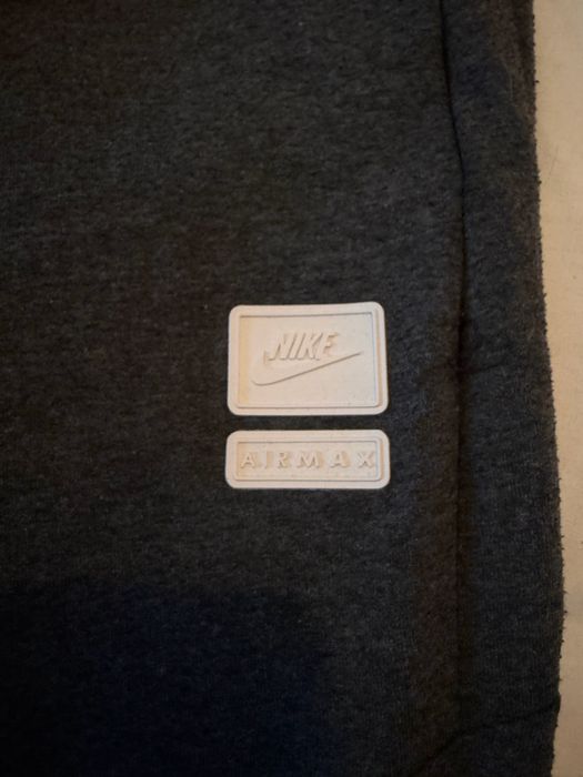 Различни видове долнища nike,bershka