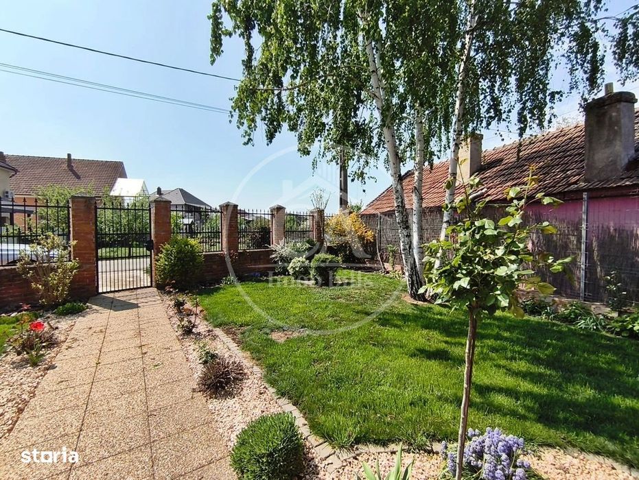 Casa de inchiriat cu 4 camere si piscina in Santandrei, Bihor