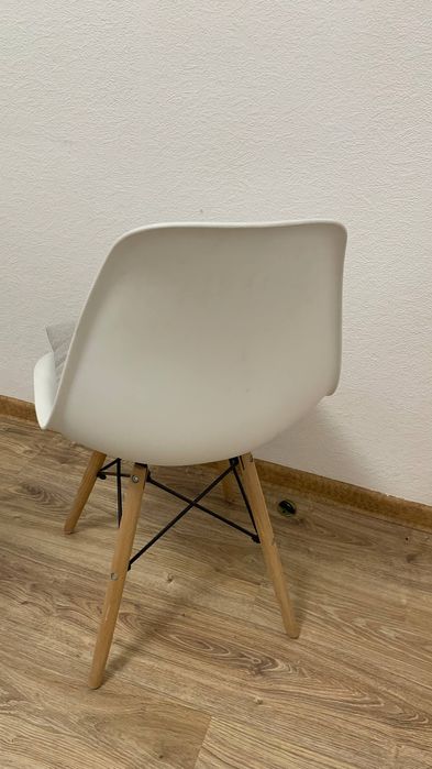 Белый стул с подушкой икея