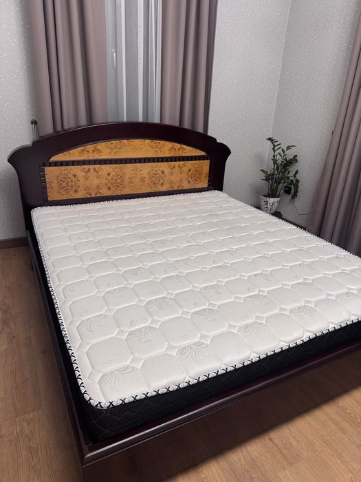 Кровать двуспальняя продам