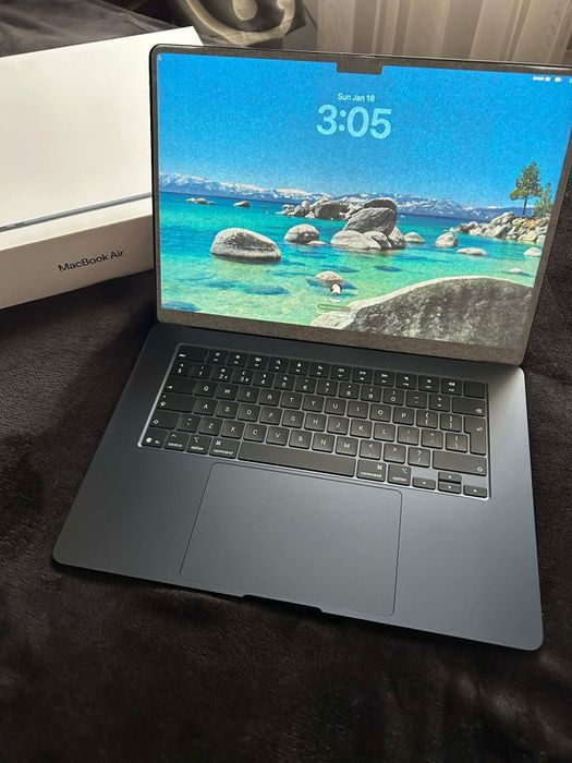Apple Macbook 15  M4 2025
