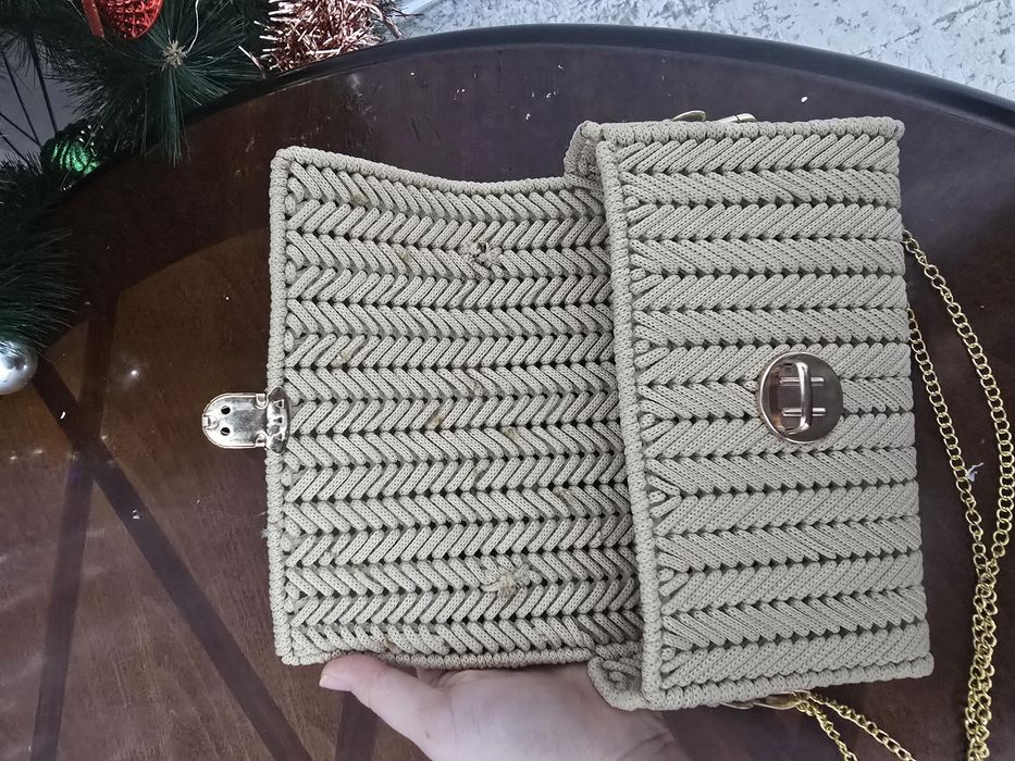 Сумочка из канвы ручной работы