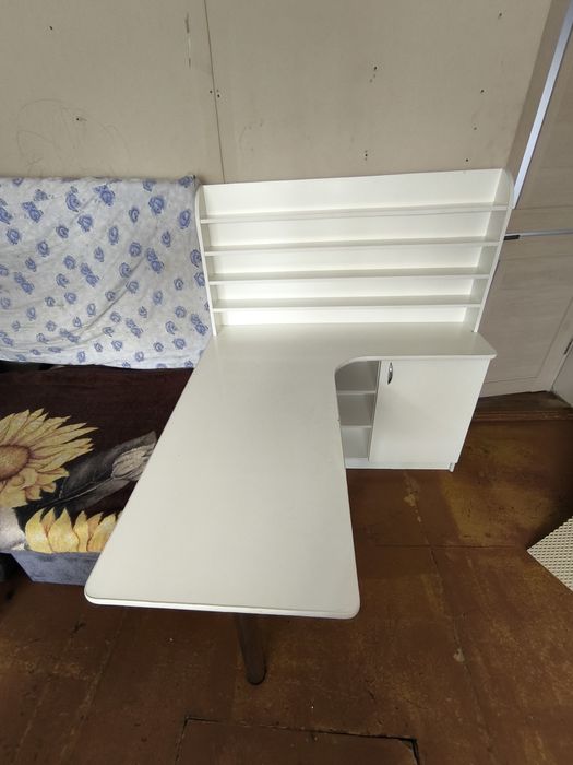 Компьютерный угловой стол