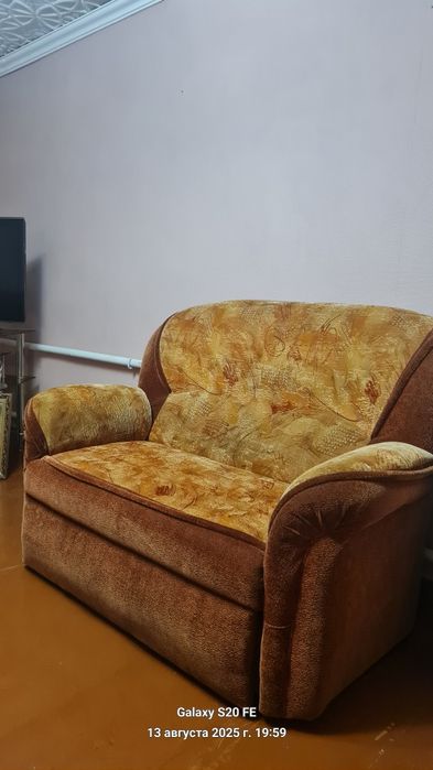Мягкий уголок диван +маленький диван +кресло