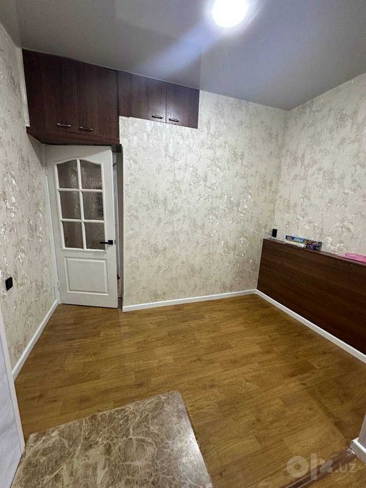 Продаю квартиру.ЮНУСАБАД-12 м ТУРКИСТОН 2/2/4  Квадратная прихожка