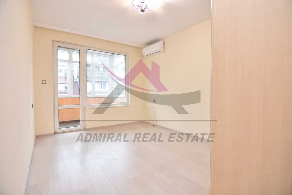 Просторен тристаен -Спортна зала