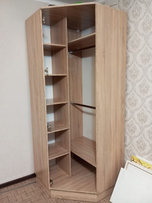 Шкаф угловой, вместительный