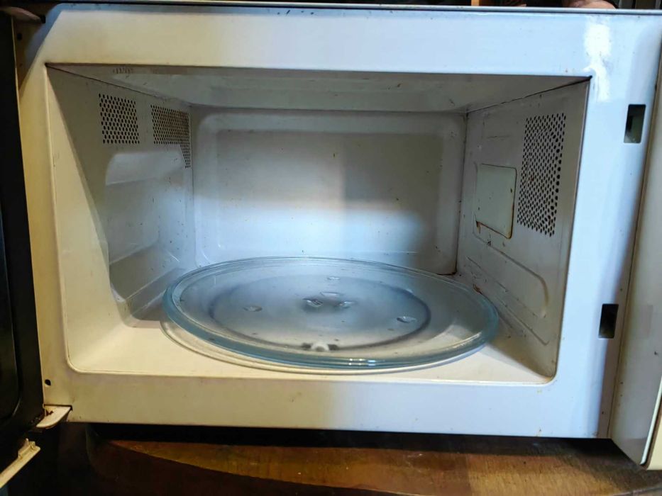 Продавам  микровълнова печка Самсунг