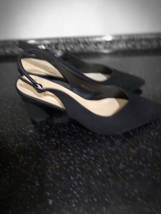 Продам женские новые туфли