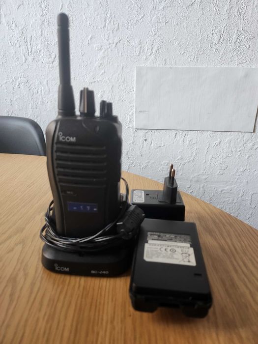 Statie radio portabila Icom UHF PMR 446 MHz Walkie Talkie IC-F29SR2