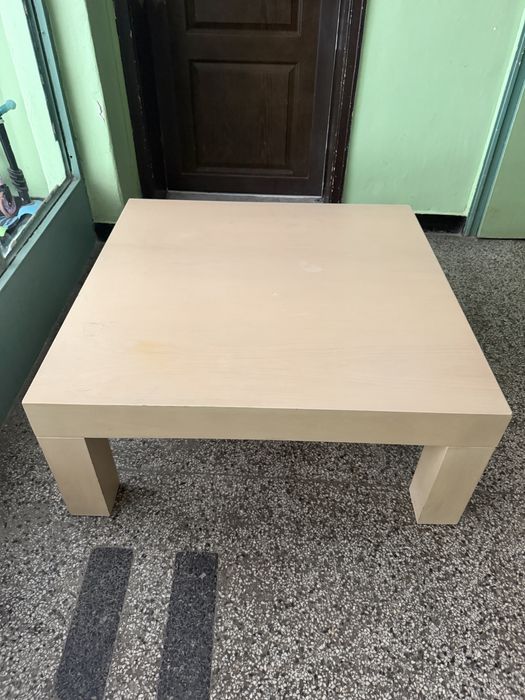 Продавам ниска холна маса