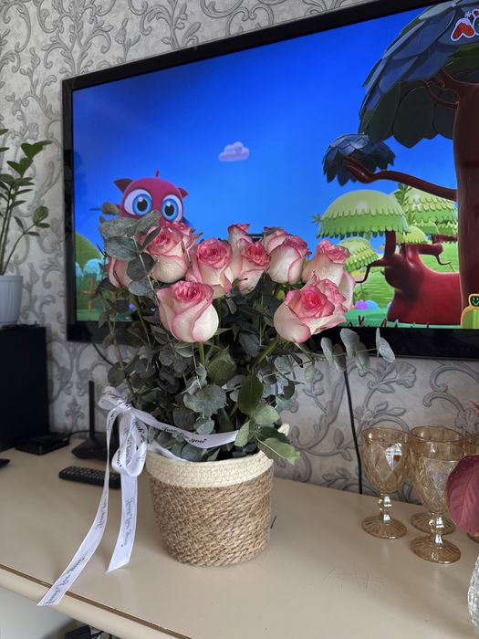 Продаю свежие цветыв корзине!