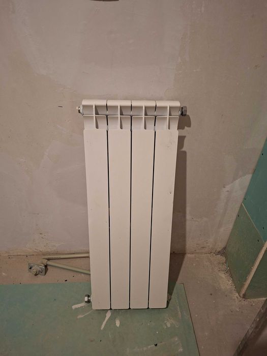 Продавам 2 бр. нови алуминиеви радиатори, 800 мм, по 4 глидера
