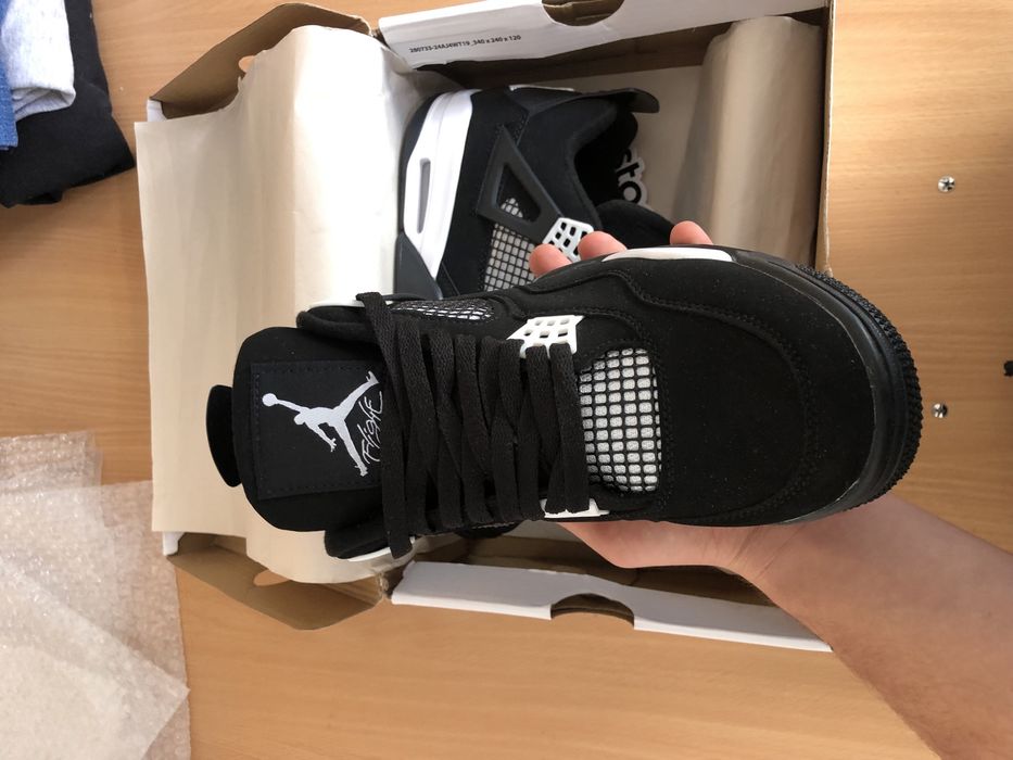 Air Jordan 4 white thunder