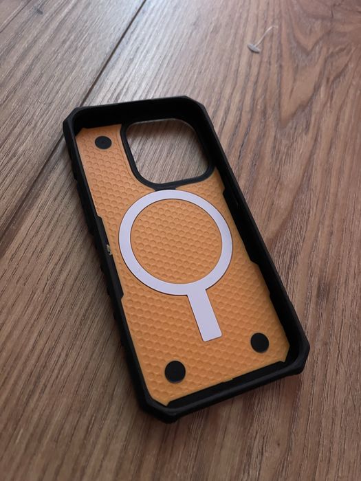 Husa 15 pro UAG cu mag safe