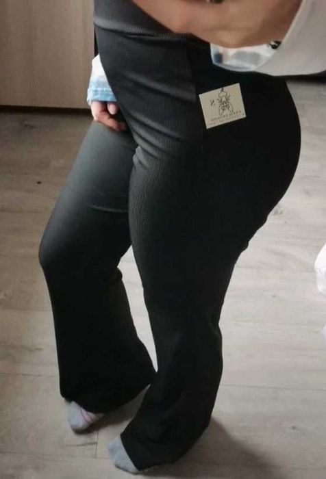 Pantaloni talie înaltã negri,evazați