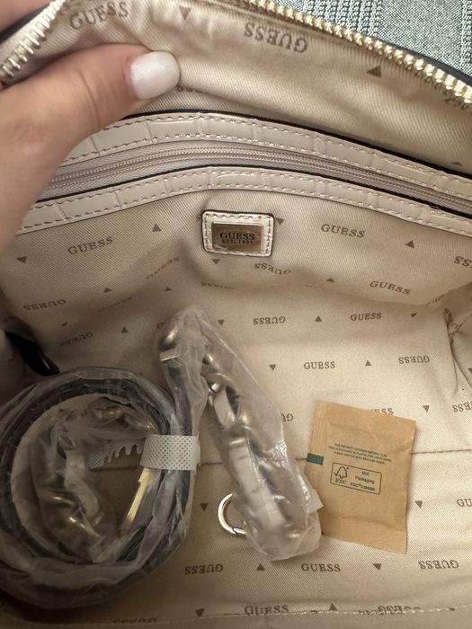 Бежова Чанта Guess