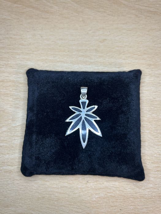 Сребърни медальони, пръстени и обеци