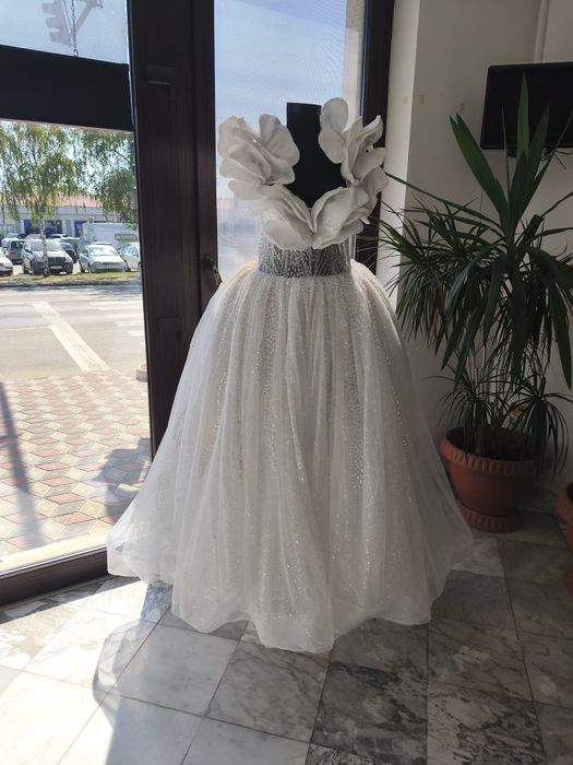 Vand Rochie de mireasa model deosebitit