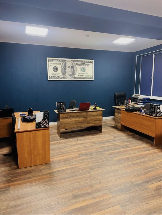 Офисные столы и кресла