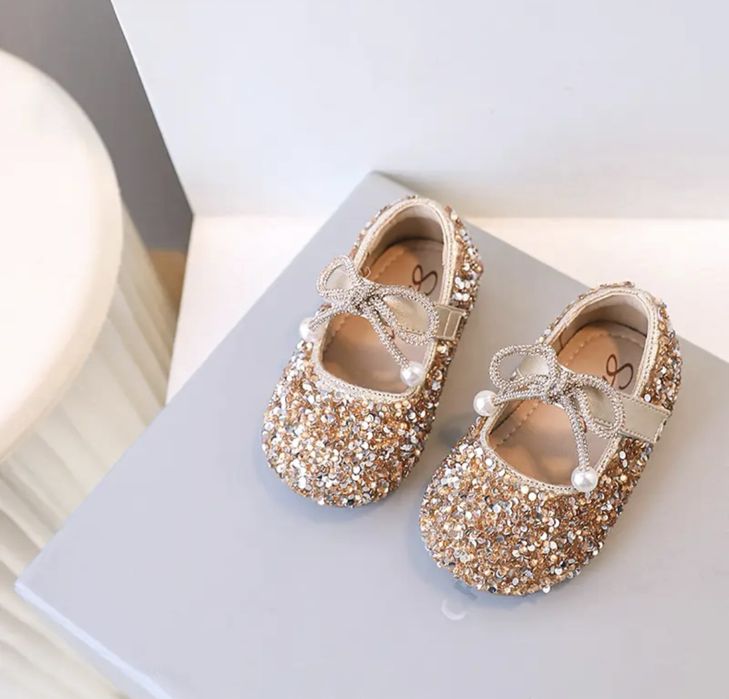 Продам детские туфельки