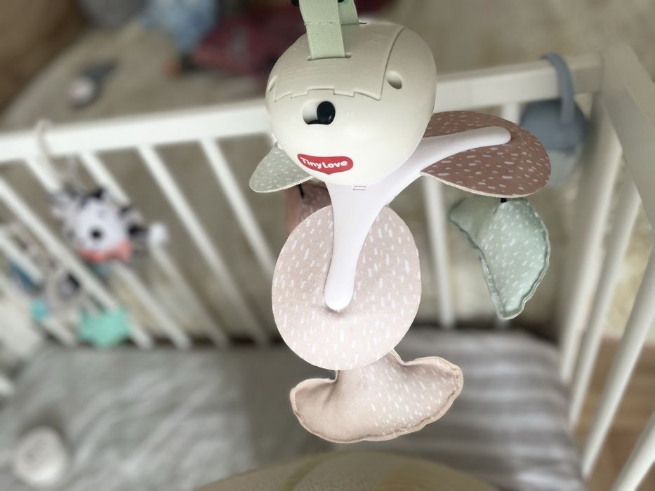 Музикална въртележка 3 в 1 Tiny Love и сет с играчки на Tiny Love