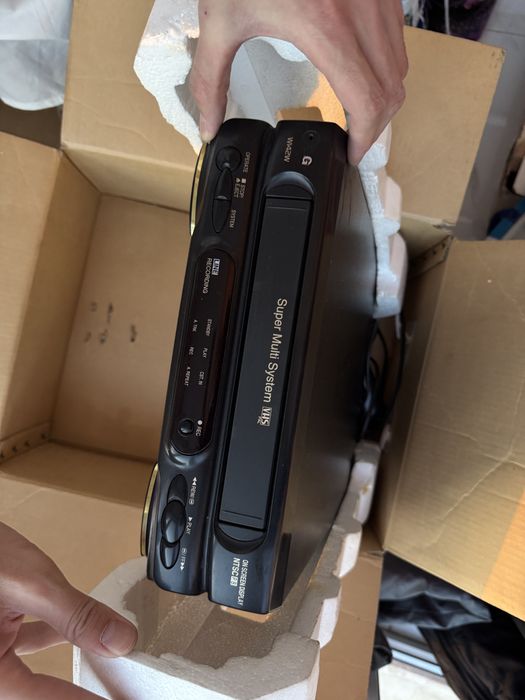 Видеомагнитофон LG W142W (VHS)