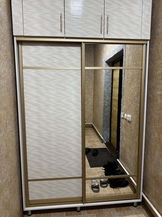 Продам шкаф для душевой и прихожей