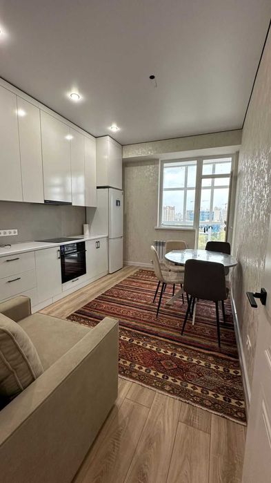 Евродвушка в районе Евразии