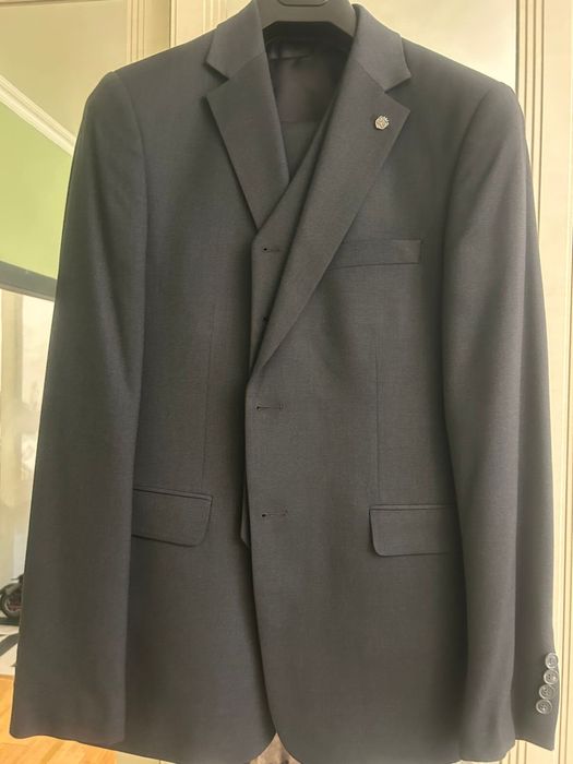 Продаю костюм тройка