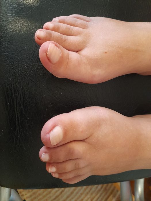 Pedichiura clasica la domiciliul clientei