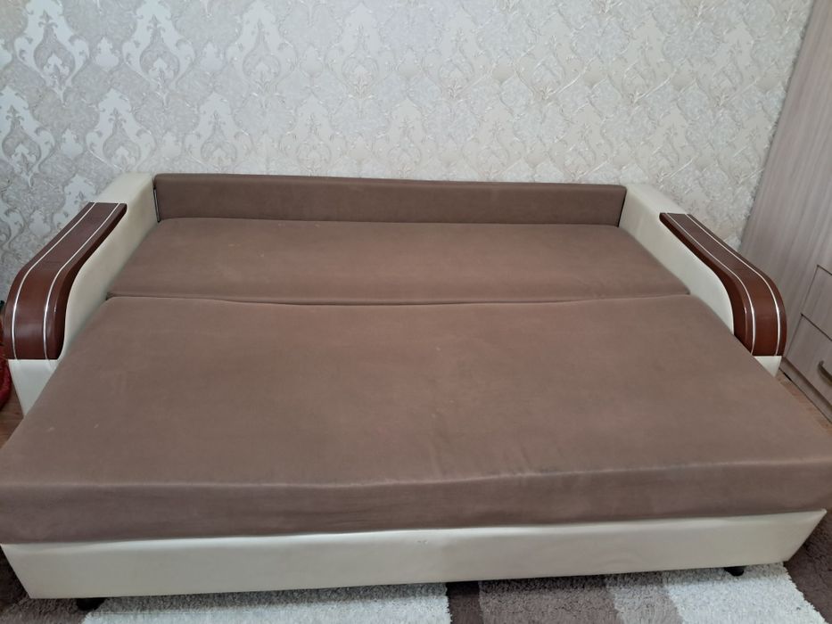 Продам диван  хорошем состояний