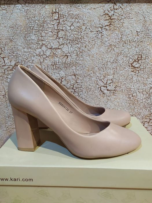 Выходные бежевые туфли