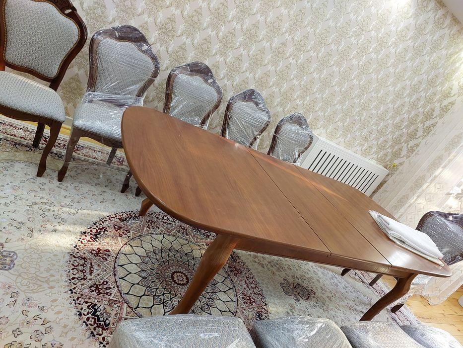 Стол-стул сотилади.