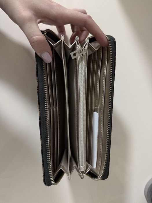 Портмоне на GUESS