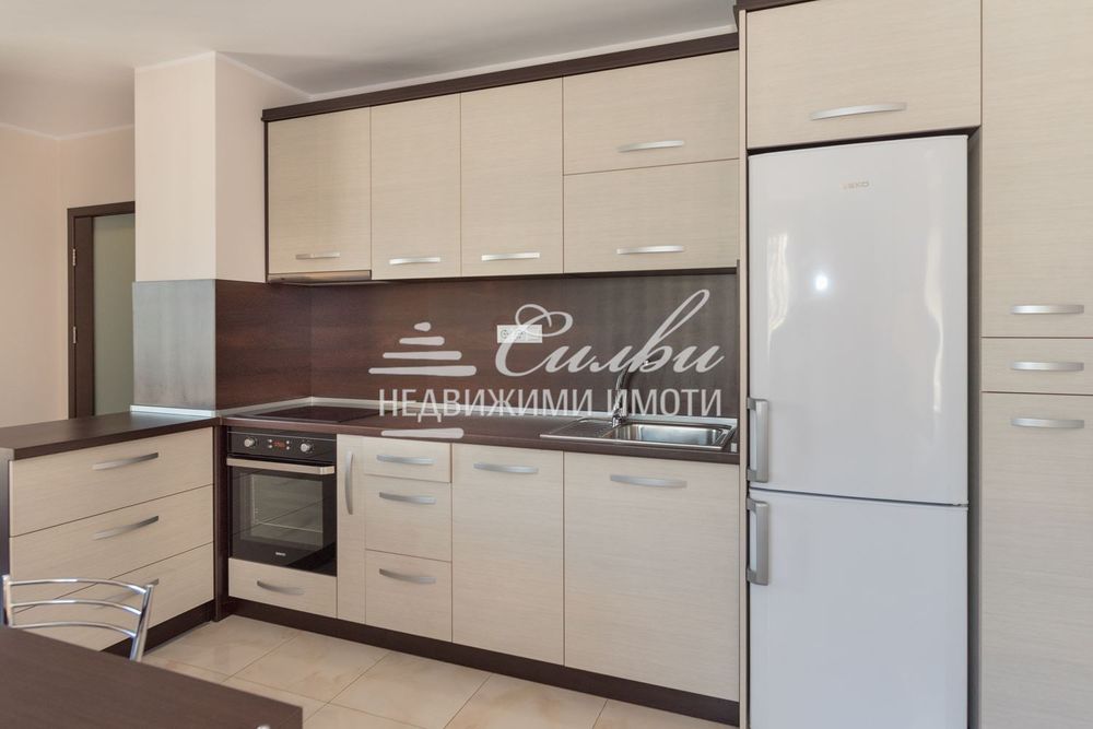 Дава се под наем Двустаен апартамент в Шумен, Център - 76 кв.м за 357 € - Снимка #1