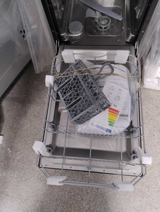 Чисто нова Черна Съдомиялна машина Candy 45 см