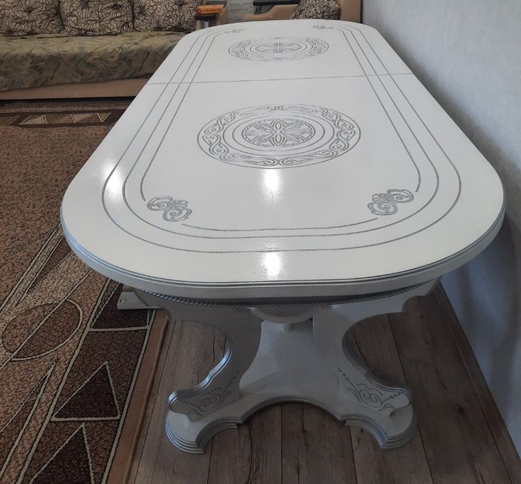 Продам гостиный стол