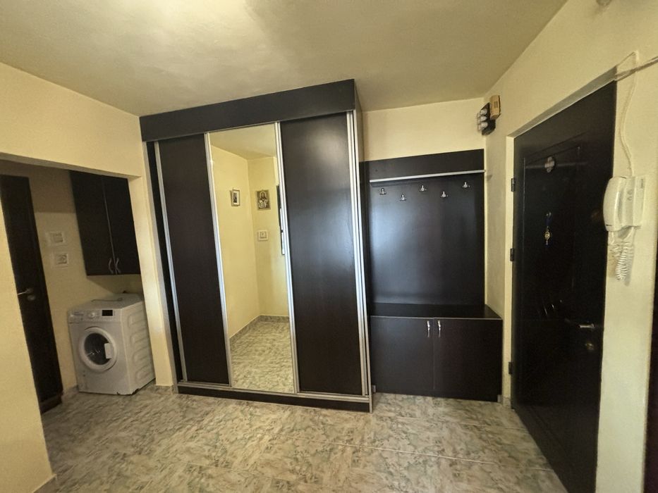 Închiriez apartament