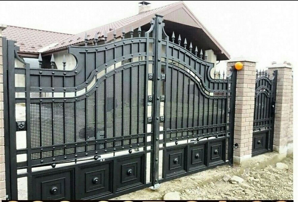 Porți, garduri, mâini curente, balansoare din fier forjat.