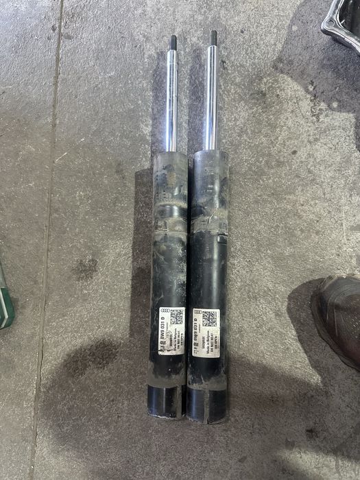 Оригинални предни амортисьори ауди А4 B9 Allroud