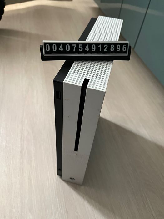 Xbox one S model 1681