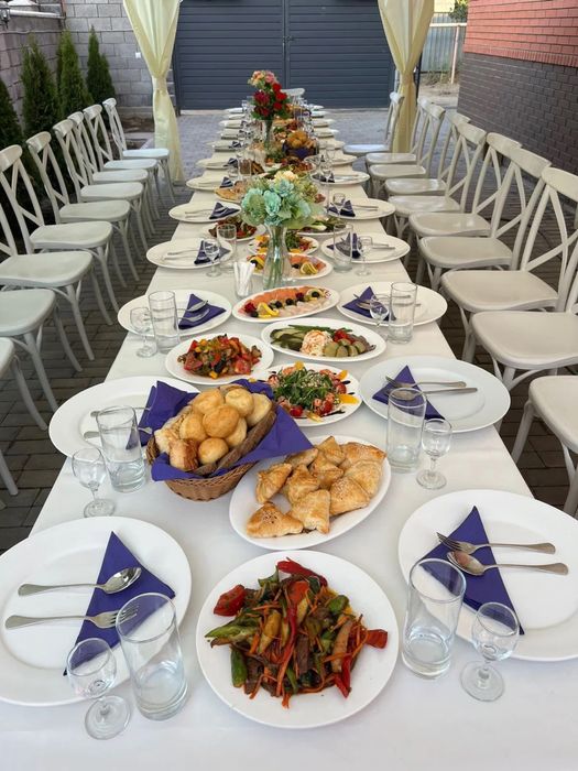 Столы, стулья и посуда на прокат